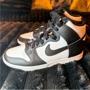 Nike Dunk High Retro Black/White
Size 6.5 Women’s